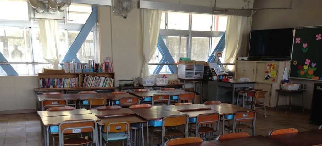 salón vacio representando violencia