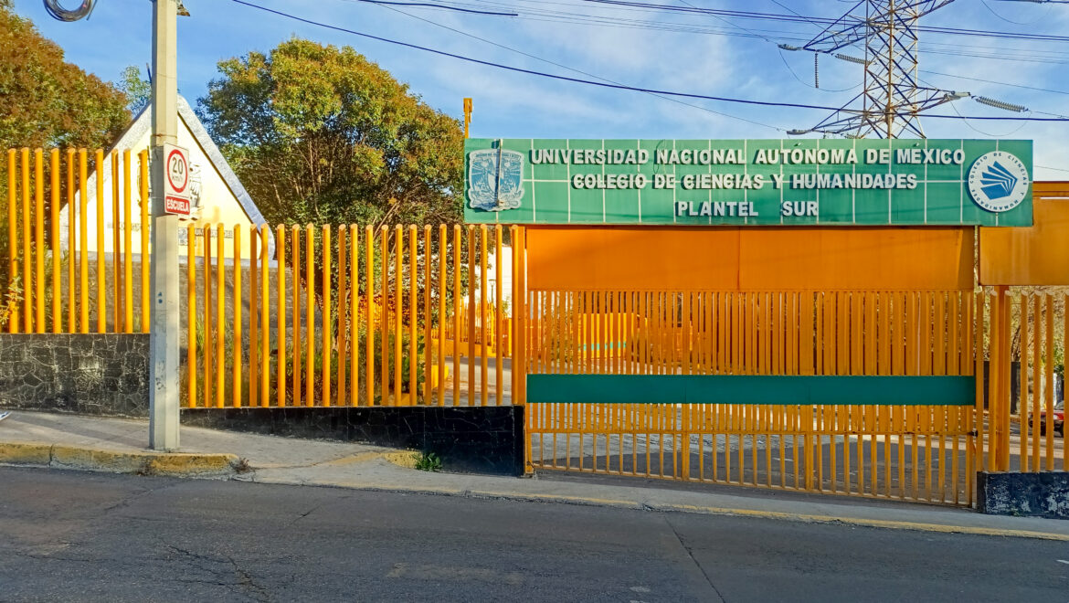 Entrada_del_Colegio_de_Ciencias_y_Humanidades_Plantel_Sur